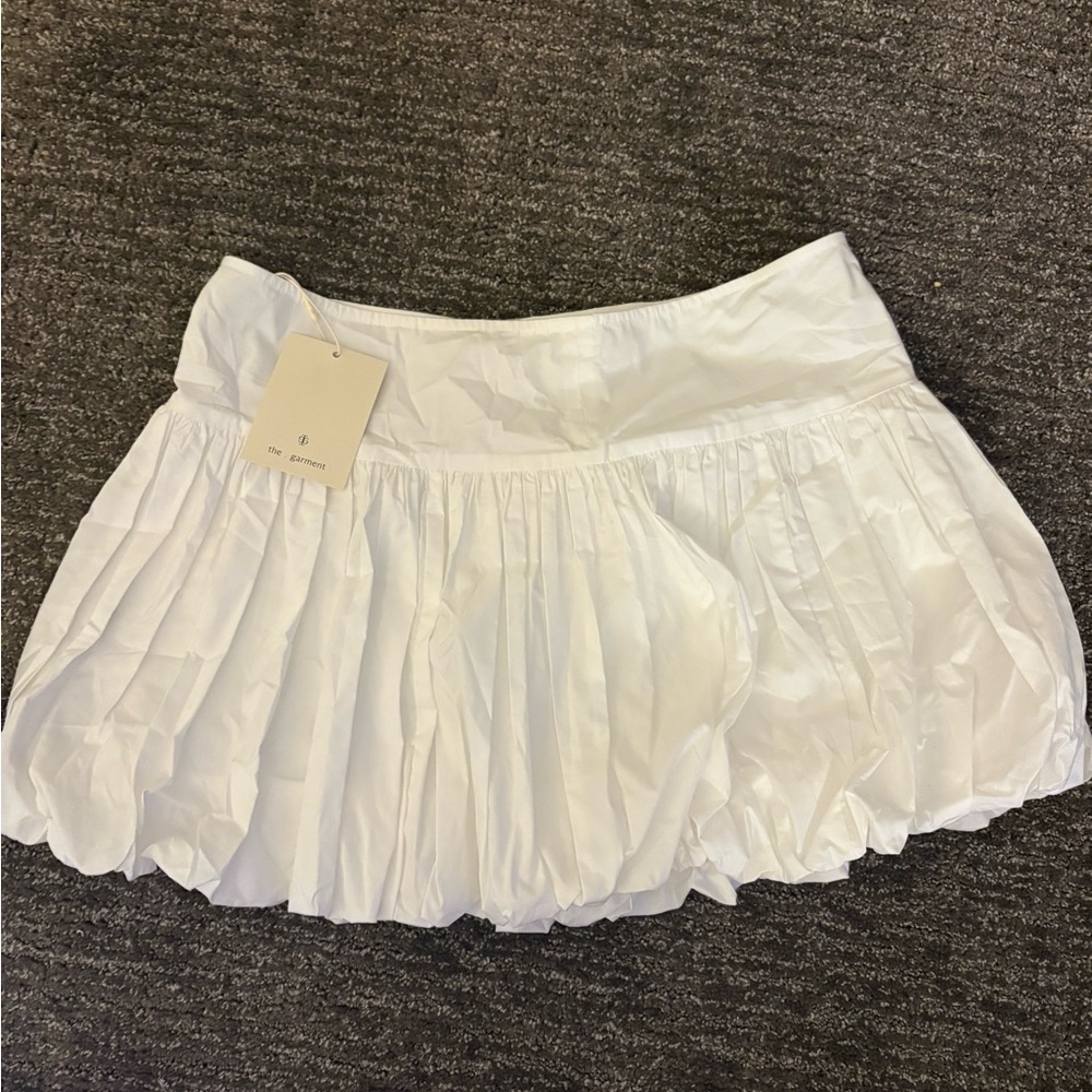 Chic White Bubble Hem Mini Skirt